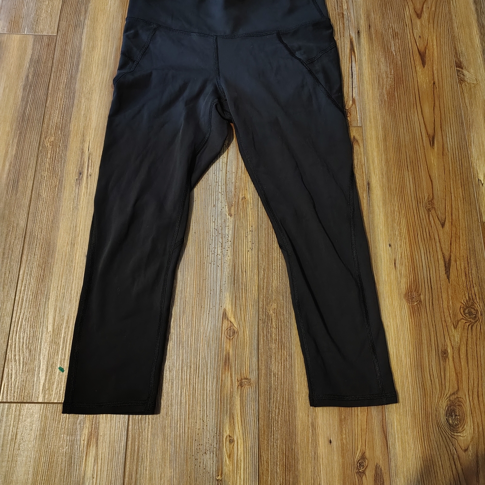Athleta Sleek Black Leggings Capris Small